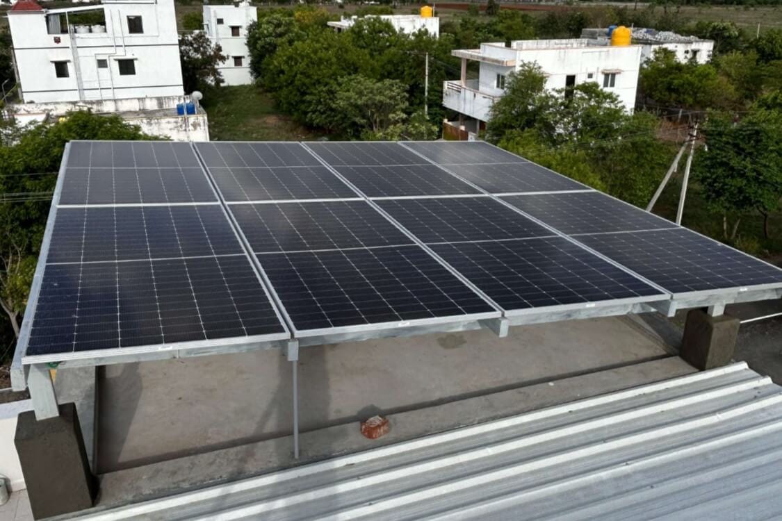 Groena Solar team installing 4kw Sungrow inverter in Namakkal